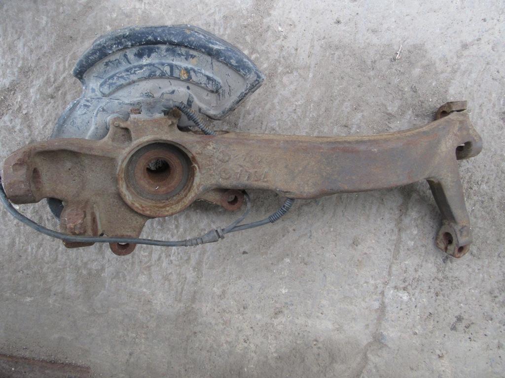 ступица передняя правая Audi A6 Allroad Quattro C5 2000, 4Z7407258B - фото №1