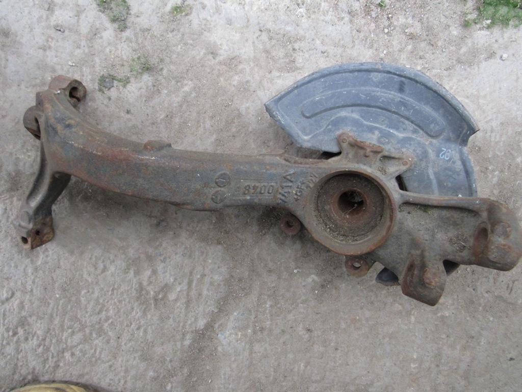 ступица передняя левая Volkswagen Passat B5 1996, 8D0407257 - фото №1