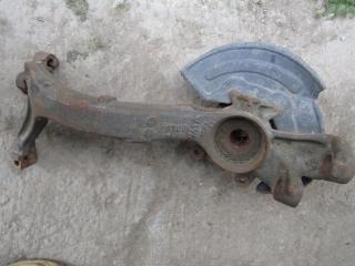 ступица передняя левая Volkswagen Passat B5 1996, 8D0407257