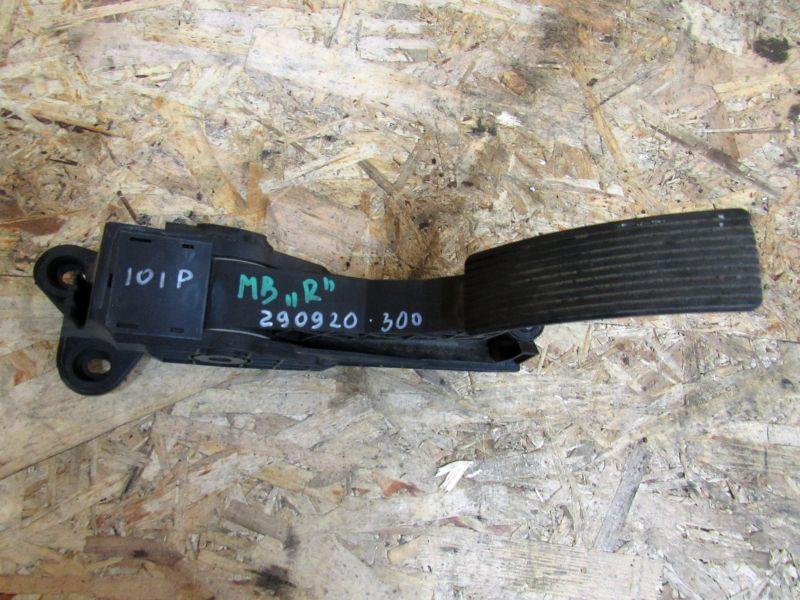 педаль Mercedes-Benz R-Класс W251 2005, 1643000004 - фото №1