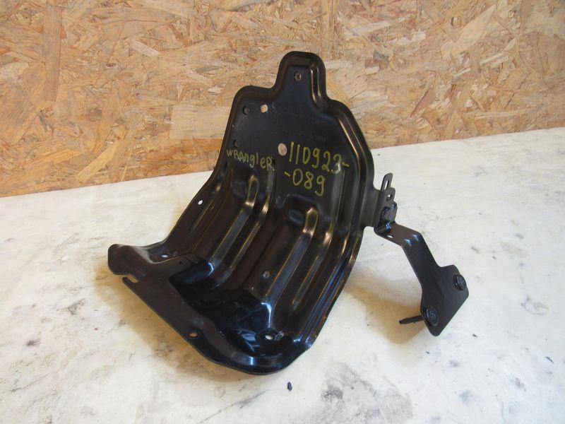 кронштейн блока управления Jeep Wrangler 4 поколение 2023, 2.0 л., бензин, АКПП, 68321453AA - фото №1