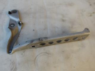 петля капота правая Audi A8 D4/4H 2011, 3.0 л., дизель, 4H0823302D