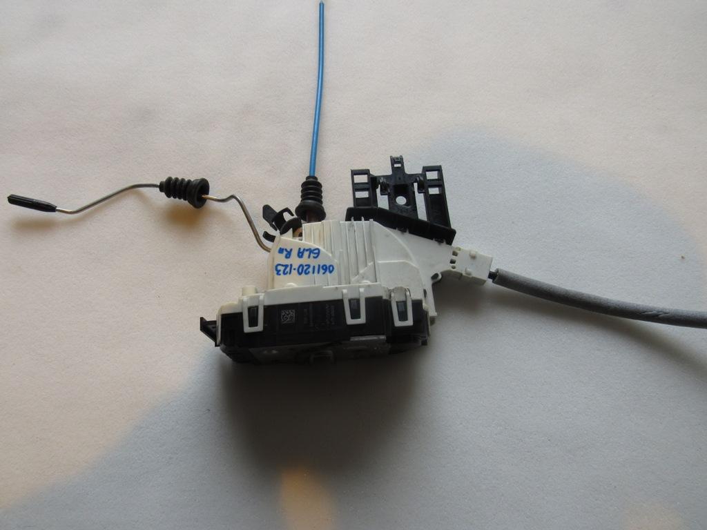 замок двери передней правой Mercedes-Benz GLA-Класс X156 2014, 1667200435 - фото №1