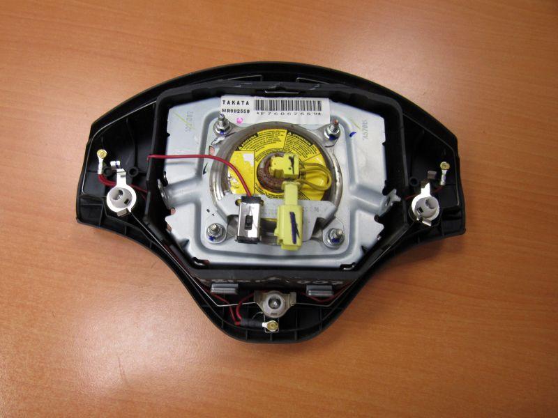 подушка безопасности водителя Mitsubishi L200 4 поколение 2010, MR992559 - фото №1