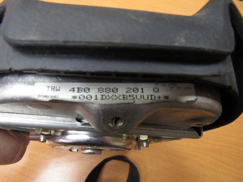 подушка безопасности водителя Audi A6 4B/C5 2000, 4B0880201Q - фото №1