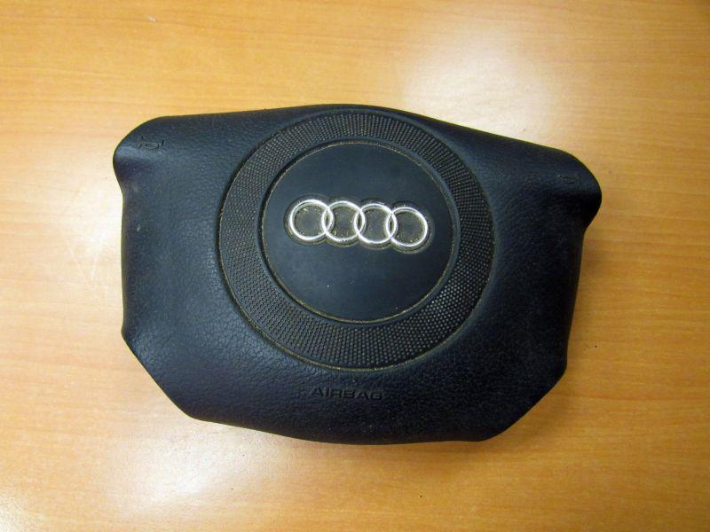 подушка безопасности водителя Audi A6 4B/C5 2000, 4B0880201Q - фото №1