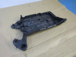 полка аккумулятора Skoda Karoq 1 поколение 2021, 1.0 л., бензин, 5Q0915331K