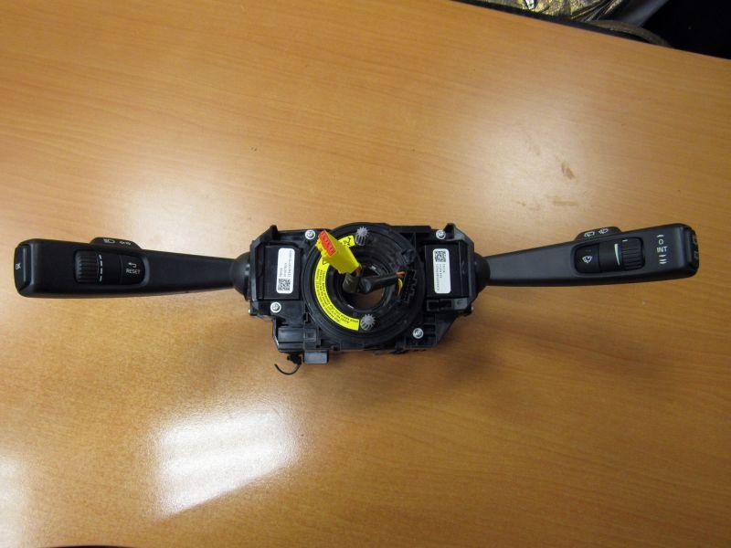 переключатель подрулевой (стрекоза) Volvo V40 2 поколение 2012, 31327904 - фото №1