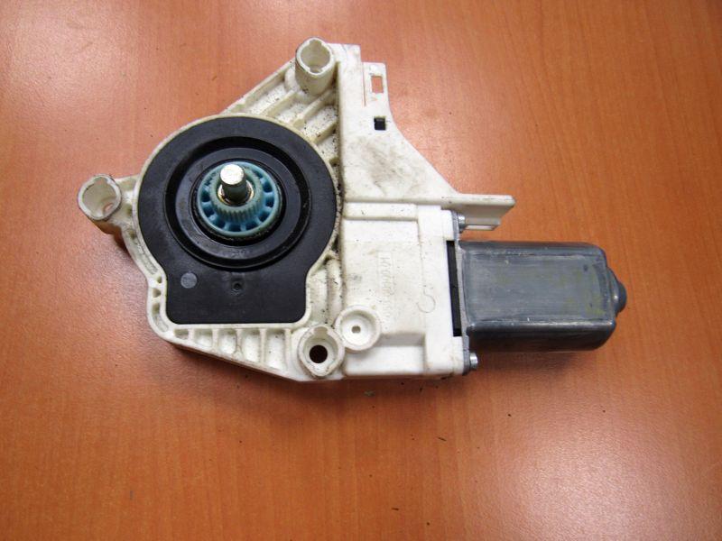 моторчик стеклоподъемника передний правый Audi A4 B8/8K 2010, 8K0959802A - фото №1