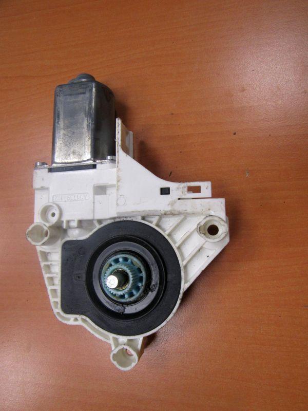 моторчик стеклоподъемника передний левый Audi A8 D4/4H 2012, 8K0959801B - фото №1