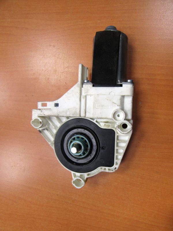 моторчик стеклоподъемника передний правый Audi A4 B8/8K 2010, 8T0959802B - фото №1