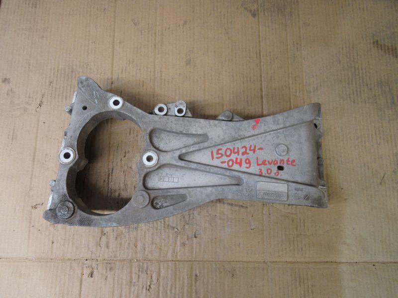 кронштейн КПП Maserati Levante 1 поколение 2018, 3.0 л., бензин, 670032044 - фото №1