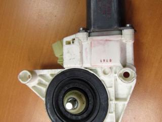 моторчик стеклоподъемника передний правый Mercedes-Benz M-Класс W164 [рестайлинг] 2010, 2518200842