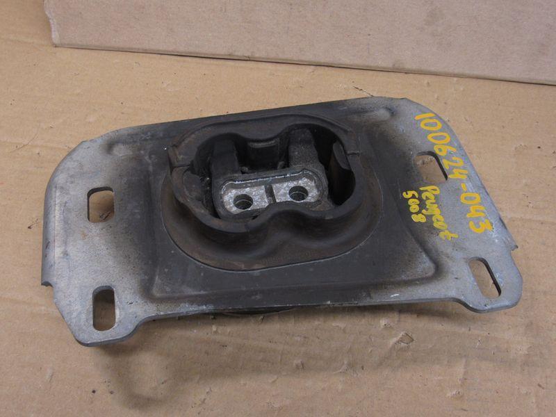 подушка крепления КПП Peugeot 5008 2 поколение 2020, 2.0 л., дизель, 9673768680 - фото №1