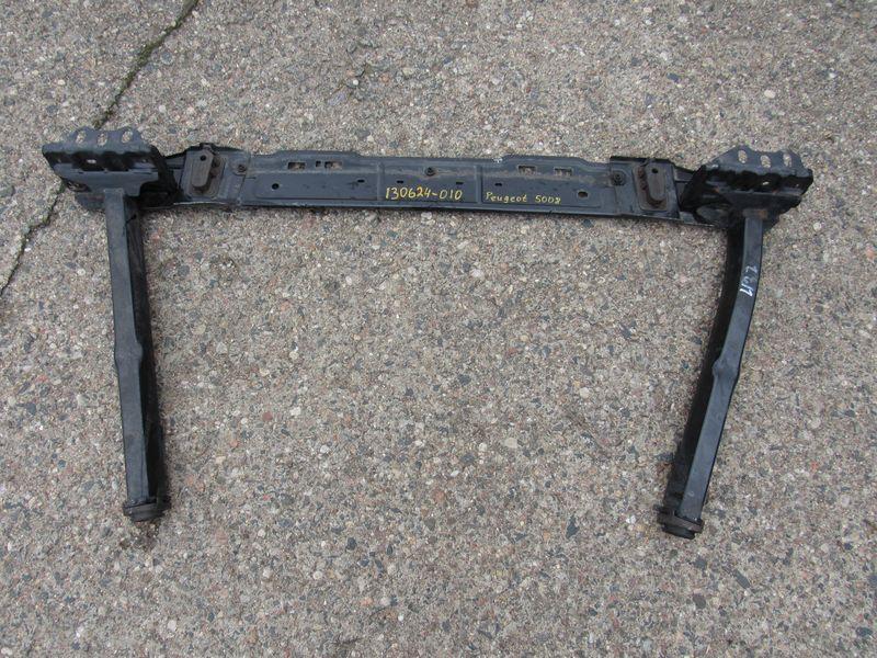 балка под радиатор Peugeot 5008 2 поколение 2020, 2.0 л., дизель, 8907638001 - фото №1