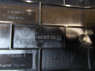 крышка блока предохранителей Volkswagen Touran 1 поколение [рестайлинг] 2006, 1K0937132