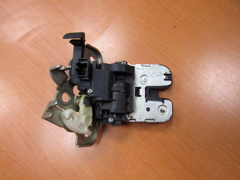 замок багажника Audi A4 B8/8K 2009, универсал, 8K9827505A - фото №1