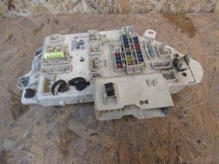 блок предохранителей Toyota Land Cruiser J100 2002