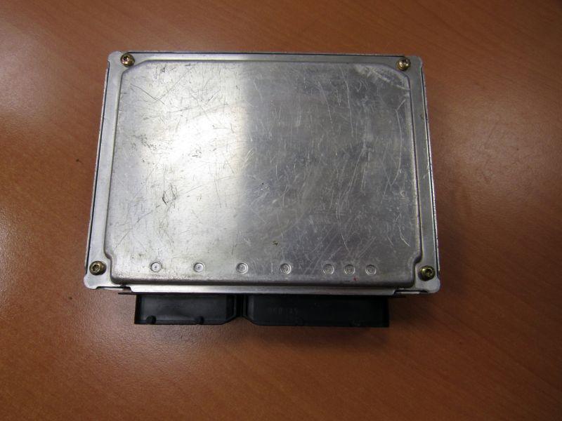 блок управления двигателем Volkswagen Passat B5 2000, 4B0906018DH - фото №1