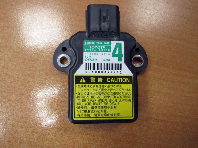 датчик ускорения Toyota Land Cruiser J200 2010, 89183-60030 - фото №1