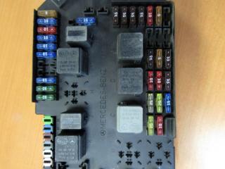 блок предохранителей Mercedes-Benz S-Класс W221 2008, 2215403150