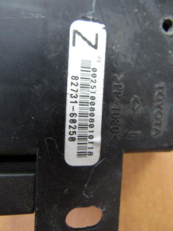 блок предохранителей Toyota Land Cruiser J200 2011, 82731-60250 - фото №1