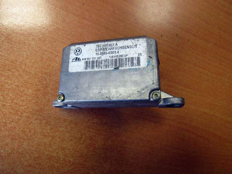 датчик ускорения Volkswagen Touareg 1 поколение 2004, 7E0907652A - фото №1