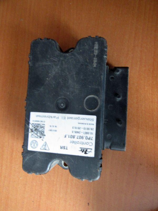 блок управления ручником Volkswagen Touareg 2 поколение 2012, 7P0907801F - фото №1