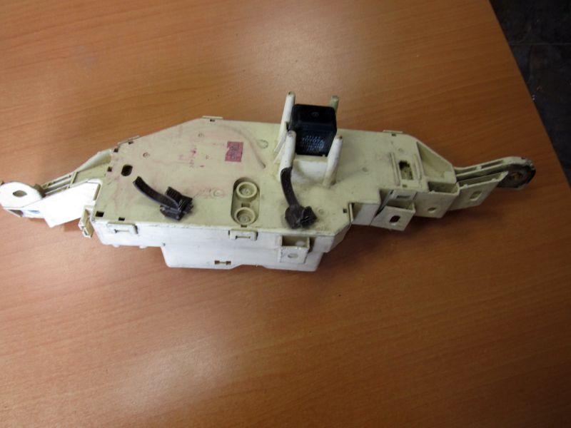 блок предохранителей Toyota Land Cruiser J100 2001, 82731-60030 - фото №1