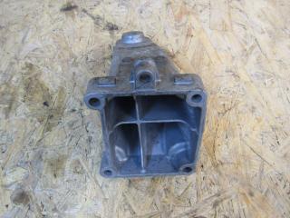 кронштейн двигателя Mercedes-Benz C-Класс W204/S204 2010, 1.8 л., M 271.860, бензин, 2712232304