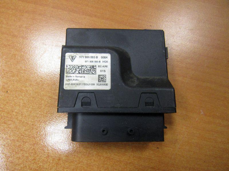 блок управления топливным насосом Porsche Panamera 971 2016, 971906093B - фото №1