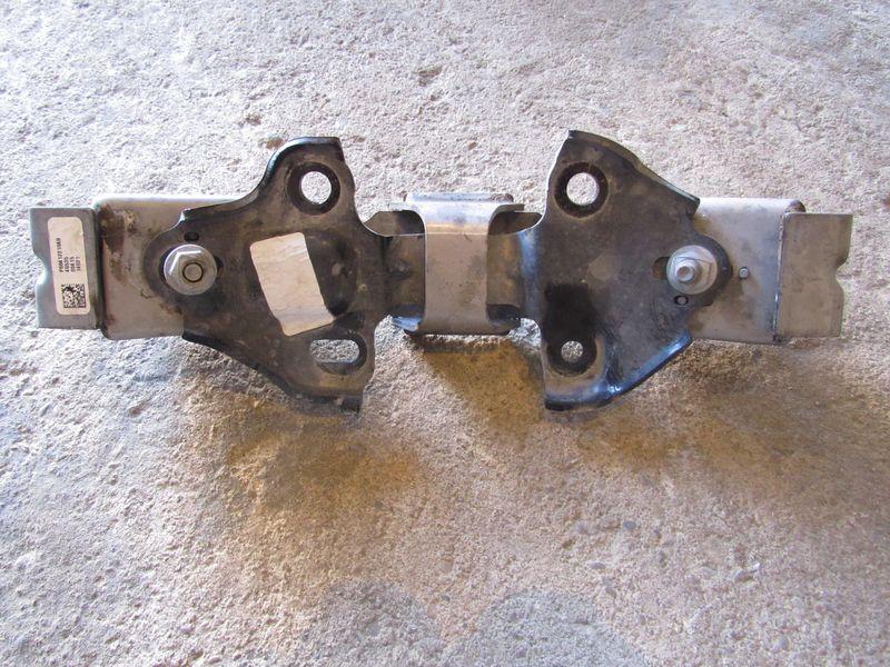 подушка крепления КПП Jeep Wrangler 4 поколение 2022, 2.0 л., гибрид - фото №1