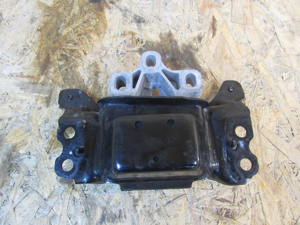 подушка крепления двигателя Volkswagen Passat B8 2016, 2.0 л., дизель, универсал, 5Q0199555AD - фото №1