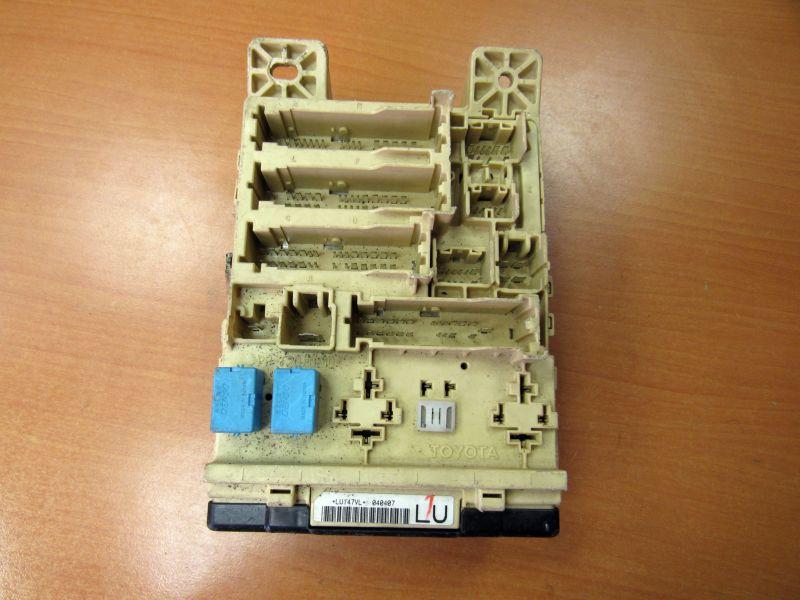 блок предохранителей Lexus RX 1 поколение 2002, LU147VL - фото №1