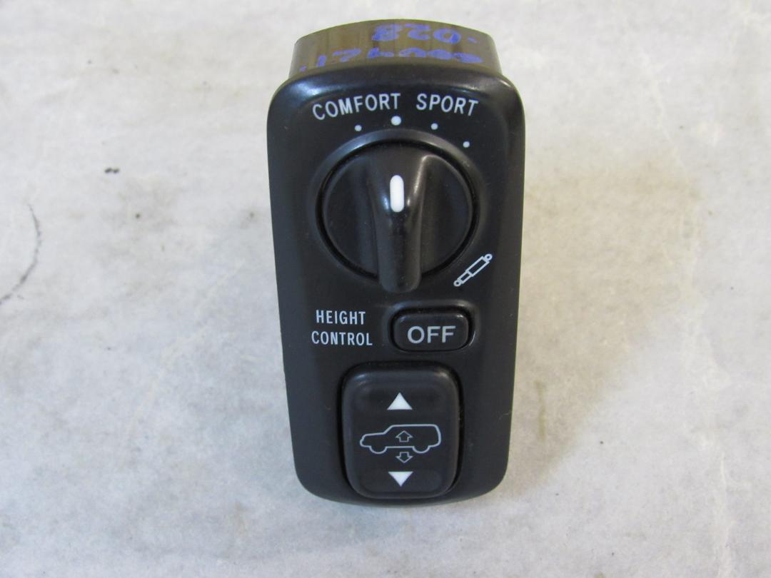 блок управления подвеской Toyota Land Cruiser J100 1998, 758522 - фото №1