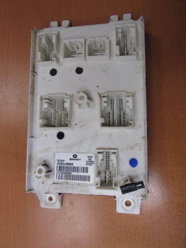 блок SAM Jeep Cherokee 5 поколение 2015, P68258390AE - фото №1