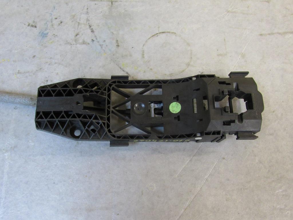 скелет ручки двери задней левой Volkswagen Touareg 2 поколение 2012, 7P6839885 - фото №1