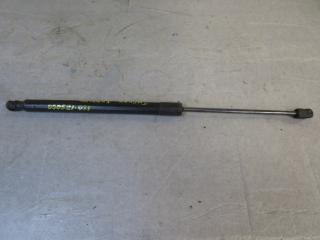 амортизатор крышки багажника (3-5 двери) Volkswagen Tiguan 1 поколение [рестайлинг] 2012, 5N0827550D