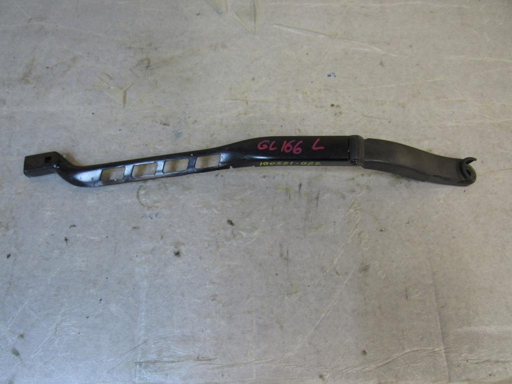 щеткодержатель (поводок стеклоочистителя, дворник) Mercedes-Benz GL-Класс X166 2012, 1668200240 - фото №1
