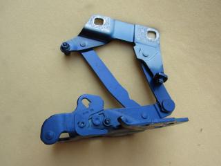 петля капота правая Mercedes-Benz GLE Coupe C292 2016, 1668800128