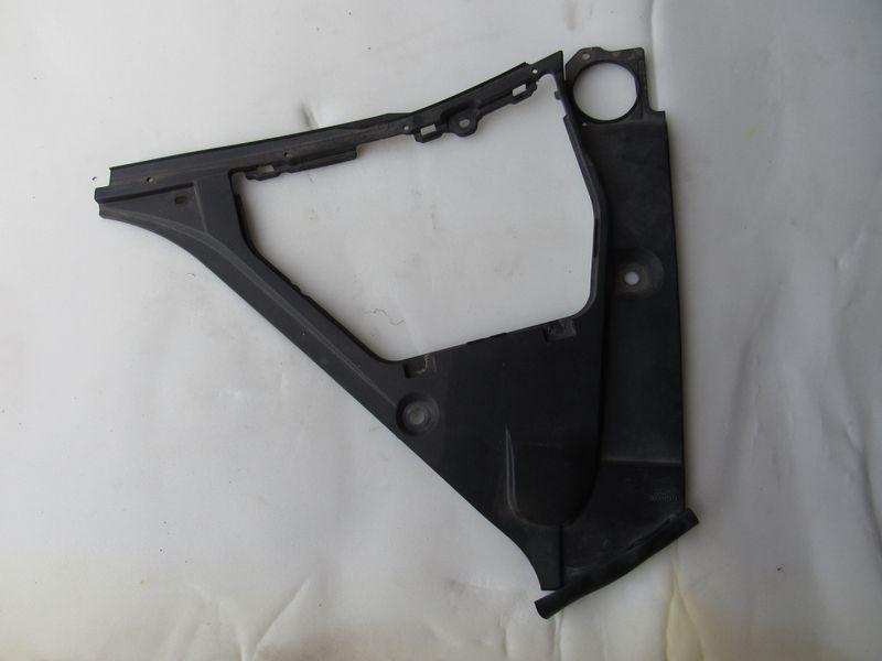 планка под капот Nissan GT-R R35 2008, 64895JF10A - фото №1