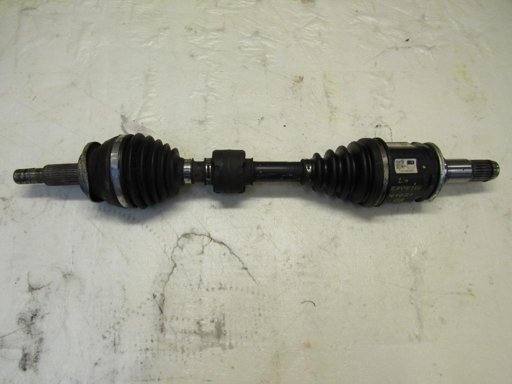 полуось передняя левая (приводной вал, ШРУС) Toyota RAV4 5 поколение (XA50) 2020, 2.5 л., гибрид, DU32L - фото №1