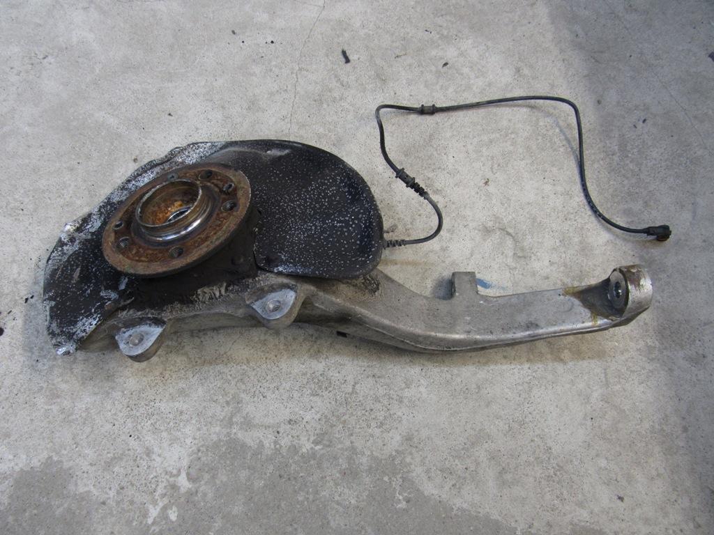 кулак поворотный левый Mercedes-Benz M-Класс W166 2014, 3.0 л., дизель, АКПП, внедорожник 5 дв., 16609 - фото №1