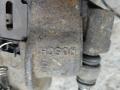 суппорт передний левый Mercedes-Benz Vito W638 2000, 2.2 л., CDi, OM 611LA (75 KW CDI), дизель, МКПП, красный, минивэн, передний привод - фото №2