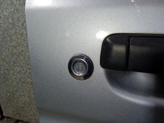 замок двери передней правой Mazda Demio DW [рестайлинг] (1999 - 2007)