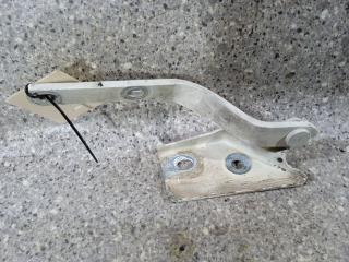 петля капота левая Volkswagen Golf 3 поколение (1991 - 2000), 1H0823301