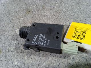 активатор замка багажника Toyota Avensis 1 поколение (T220) (1997 - 2000), седан, 69150-05010