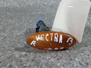 повторитель поворота на крыле левый Opel Vectra B (1995 - 1999), 90504212