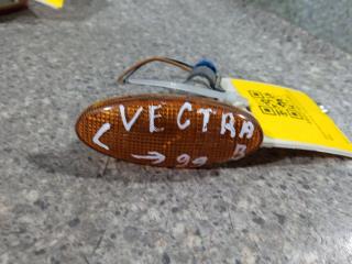 повторитель поворота на крыле левый Opel Vectra B (1995 - 1999), 90504212