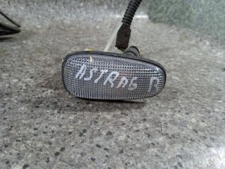 повторитель поворота на крыле правый Opel Astra G (1998 - 2009)